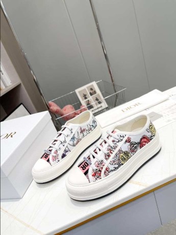 walkndior-platform-sneaker-white-multicolor-with-dior-4-saisons-hiver-motif-reps-big-1