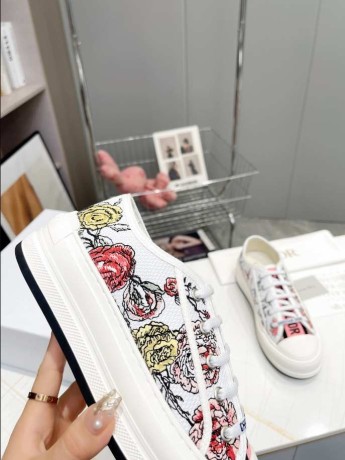 walkndior-platform-sneaker-white-multicolor-with-dior-4-saisons-hiver-motif-reps-big-3