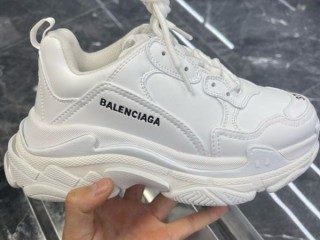 Balenciaga Triple S Trainers Replica BG013