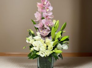 Flower Vase Delivery in Sharjah | Elegant Arrangements in Stylish Vases