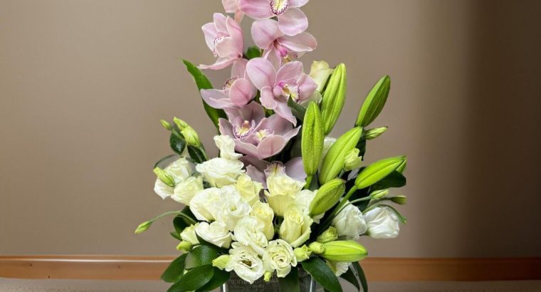 Flower Vase Delivery in Sharjah | Elegant Arrangements in Stylish Vases