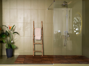 Contact Shower Lagoon for Elegant Toronto-Area Hinged Shower Door Installations