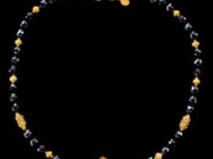 Island Glamour: Necklace and Earrings Set in Hawaii