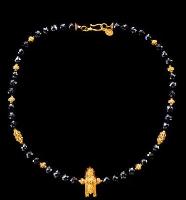 Island Glamour: Necklace and Earrings Set in Hawaii