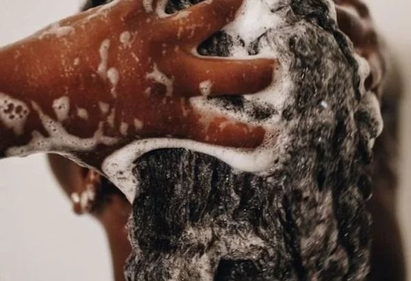 Herbal Tips for Fresh, Shiny Hair: Juvena Herbals