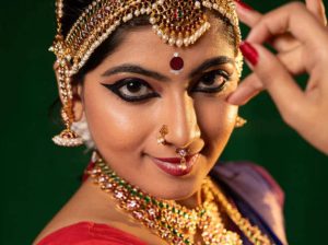 How***to***Identify***an***Authentic***Bharatanatyam***Jewellery***Collection***Online?