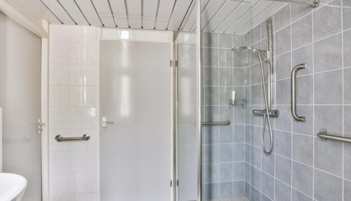 Frameless***Hinged***Shower***Doors & Panels***for***a***Sleek***Bathroom***Look