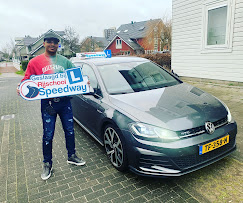 Ervaren***Rijlessen***Bij***De***Beste***Rijschool***In***Bergschenhoek